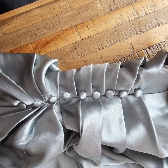 Robe - Picture 7 of 7